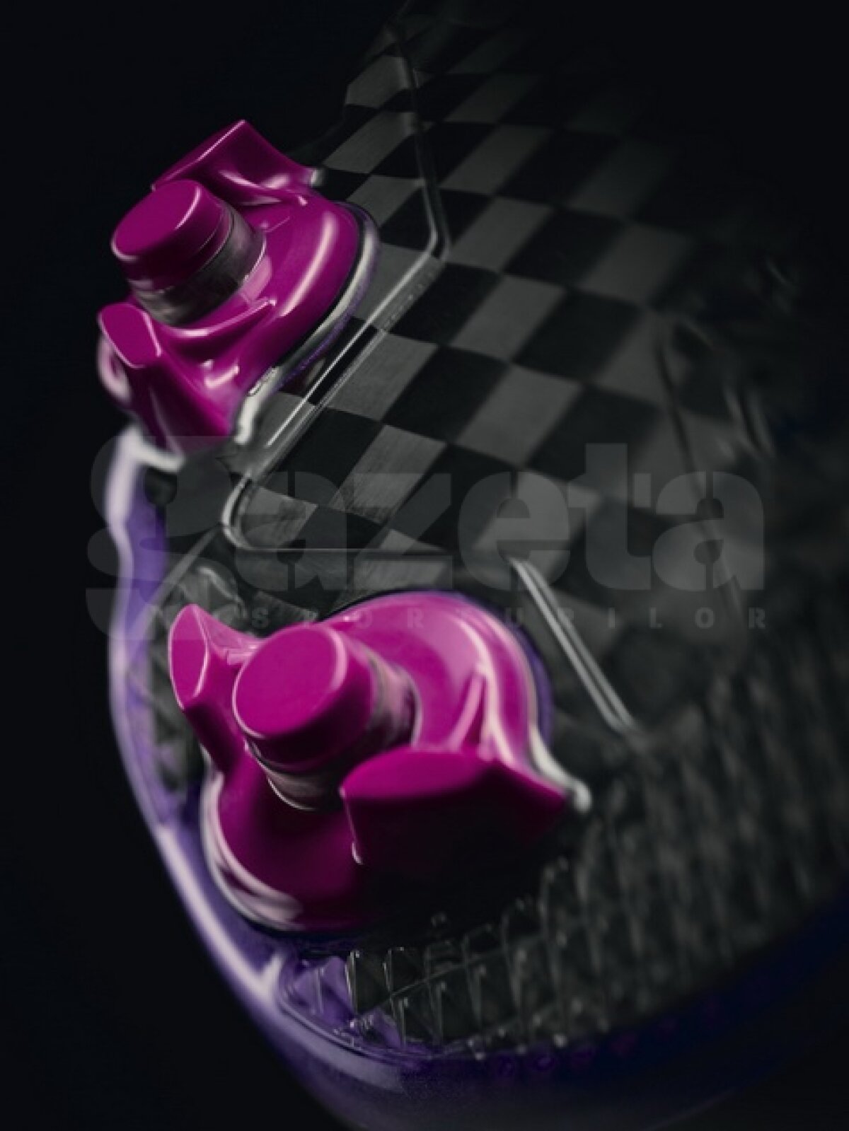 O nouă mare dilemă pentru fotbaliştii care se pricep la toate » Nike i-a pus în încurcătură!