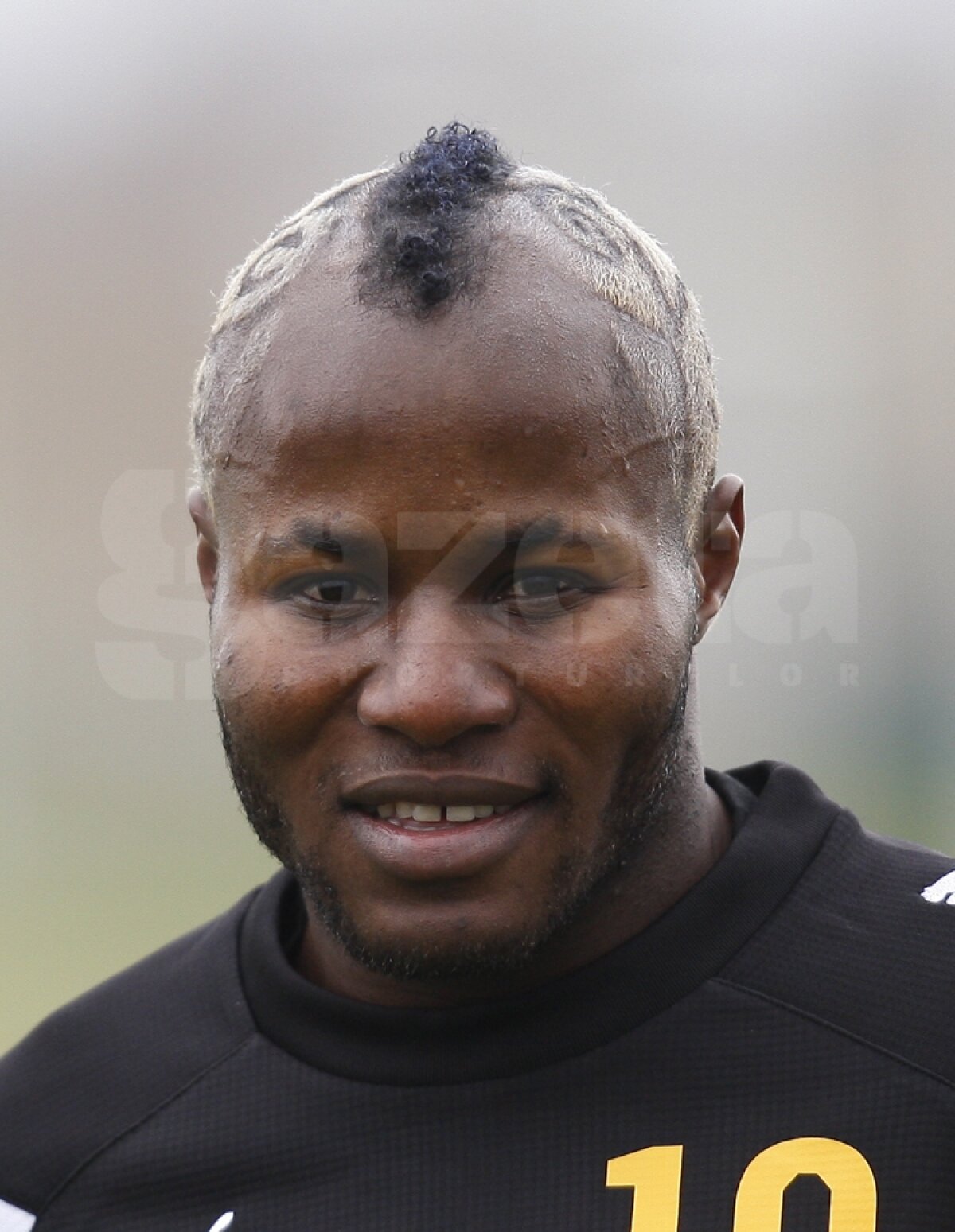 FOTO Freza lui Udoji le-a luat ochii » Charisma lui Şumi îi face pe braşoveni să tragă ca la jug