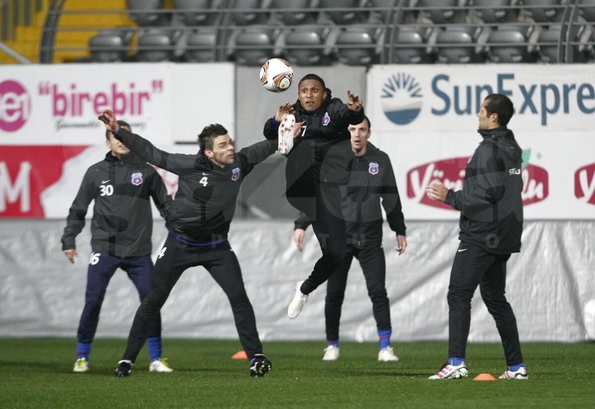 FOTO » Ilie Stan s-a antrenat cot la cot alături de stelişti, Gabi Matei s-a pregătit separat