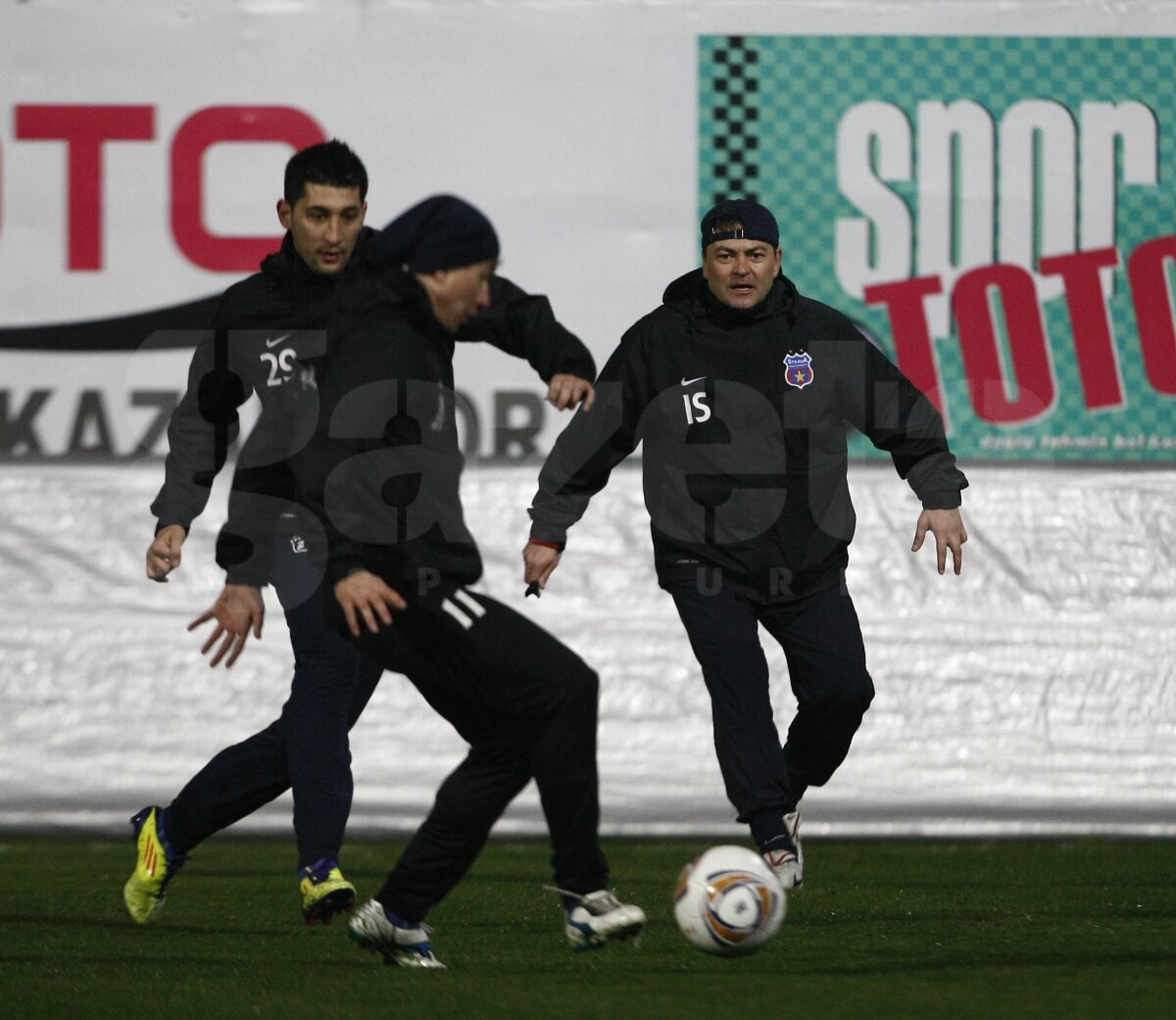 FOTO » Ilie Stan s-a antrenat cot la cot alături de stelişti, Gabi Matei s-a pregătit separat