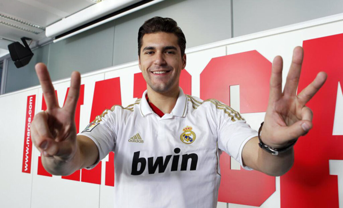 GALERIE FOTO » Miss Spania ţine cu Barca şi crede într-o nouă victorie diseară