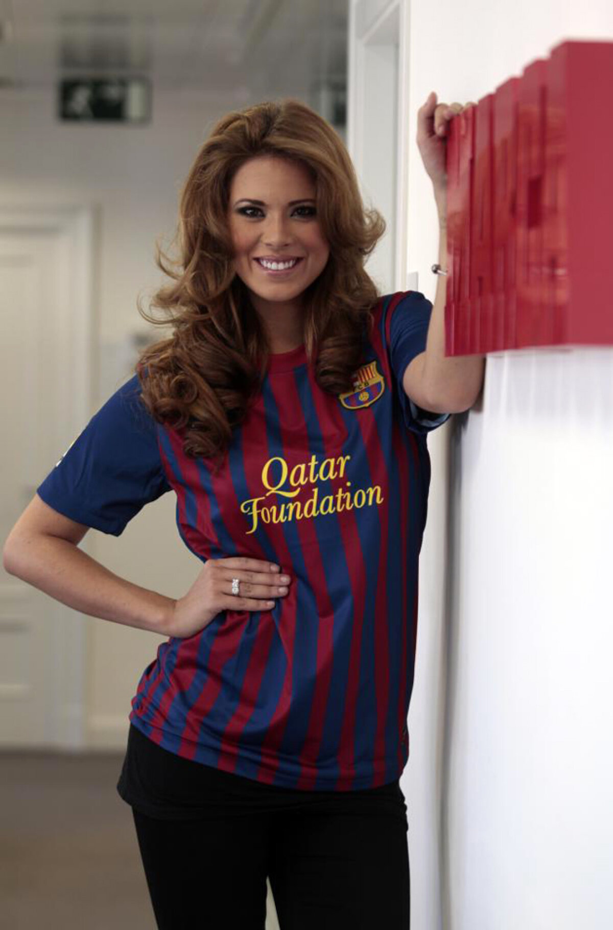 GALERIE FOTO » Miss Spania ţine cu Barca şi crede într-o nouă victorie diseară