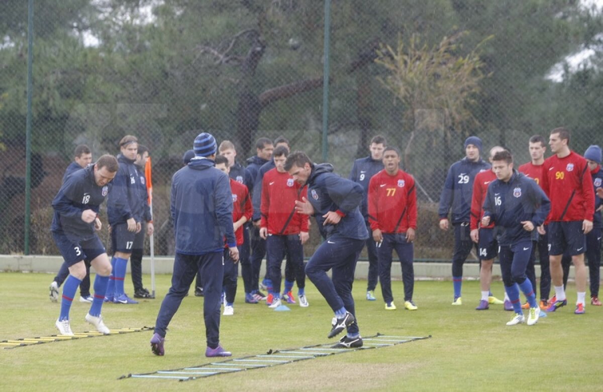 FOTO Steliştii n-au deloc noroc » Au scăpat de zăpadă, iar acum se antrenează în ploaie