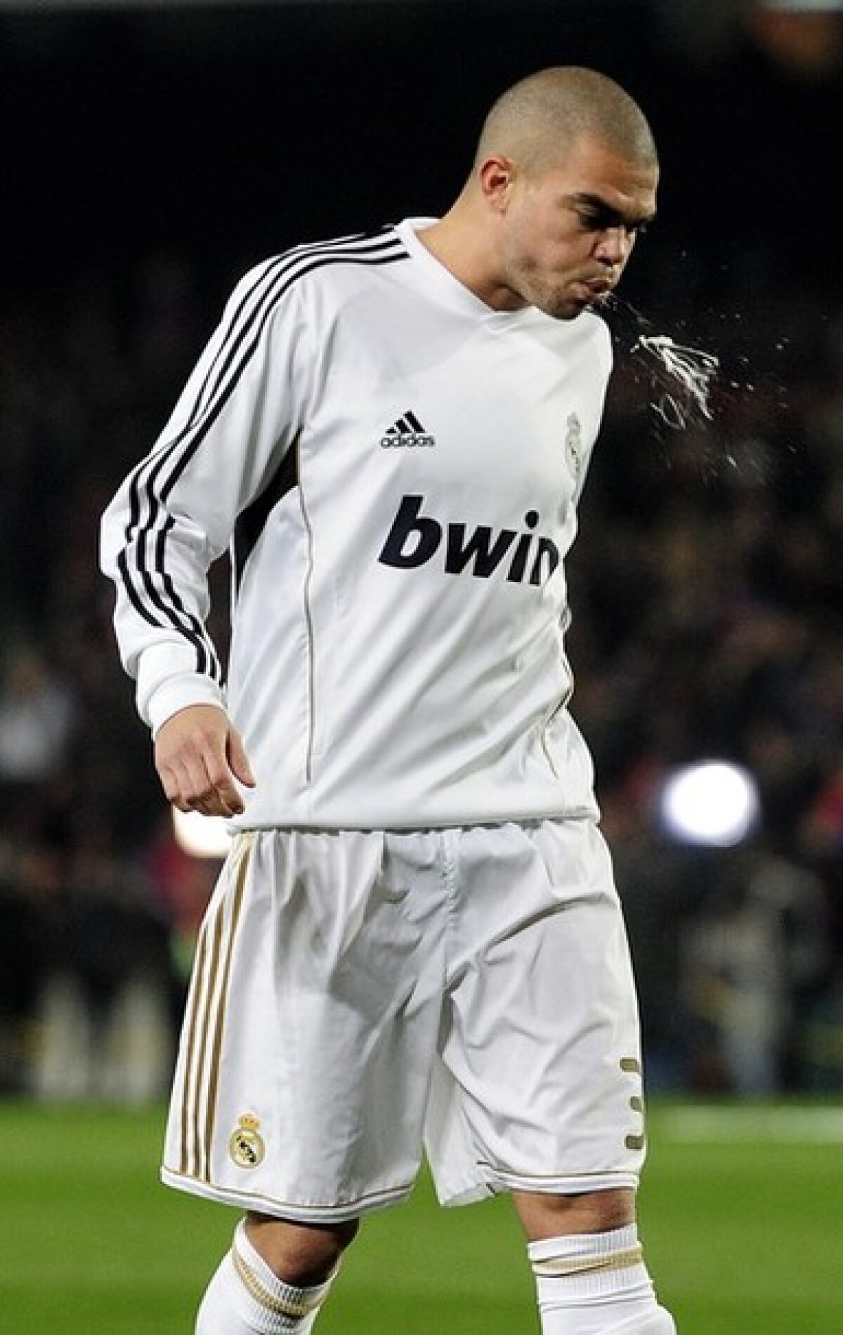 VIDEO » RĂZBUNAREA LUI JOSE SE AMÎNĂ. Barca - Real 2-2 şi catalanii sînt în semifinale