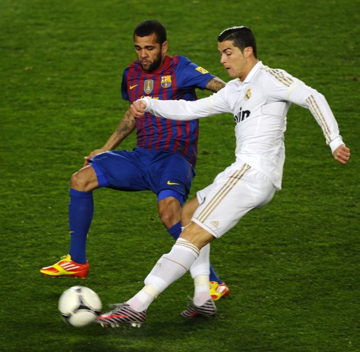 VIDEO » RĂZBUNAREA LUI JOSE SE AMÎNĂ. Barca - Real 2-2 şi catalanii sînt în semifinale