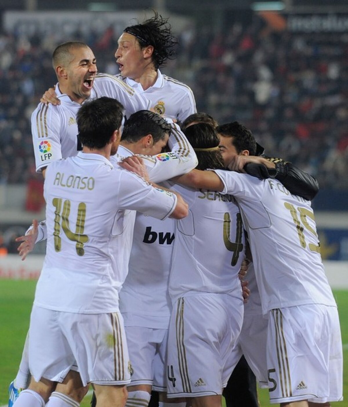 VIDEO » RĂZBUNAREA LUI JOSE SE AMÎNĂ. Barca - Real 2-2 şi catalanii sînt în semifinale