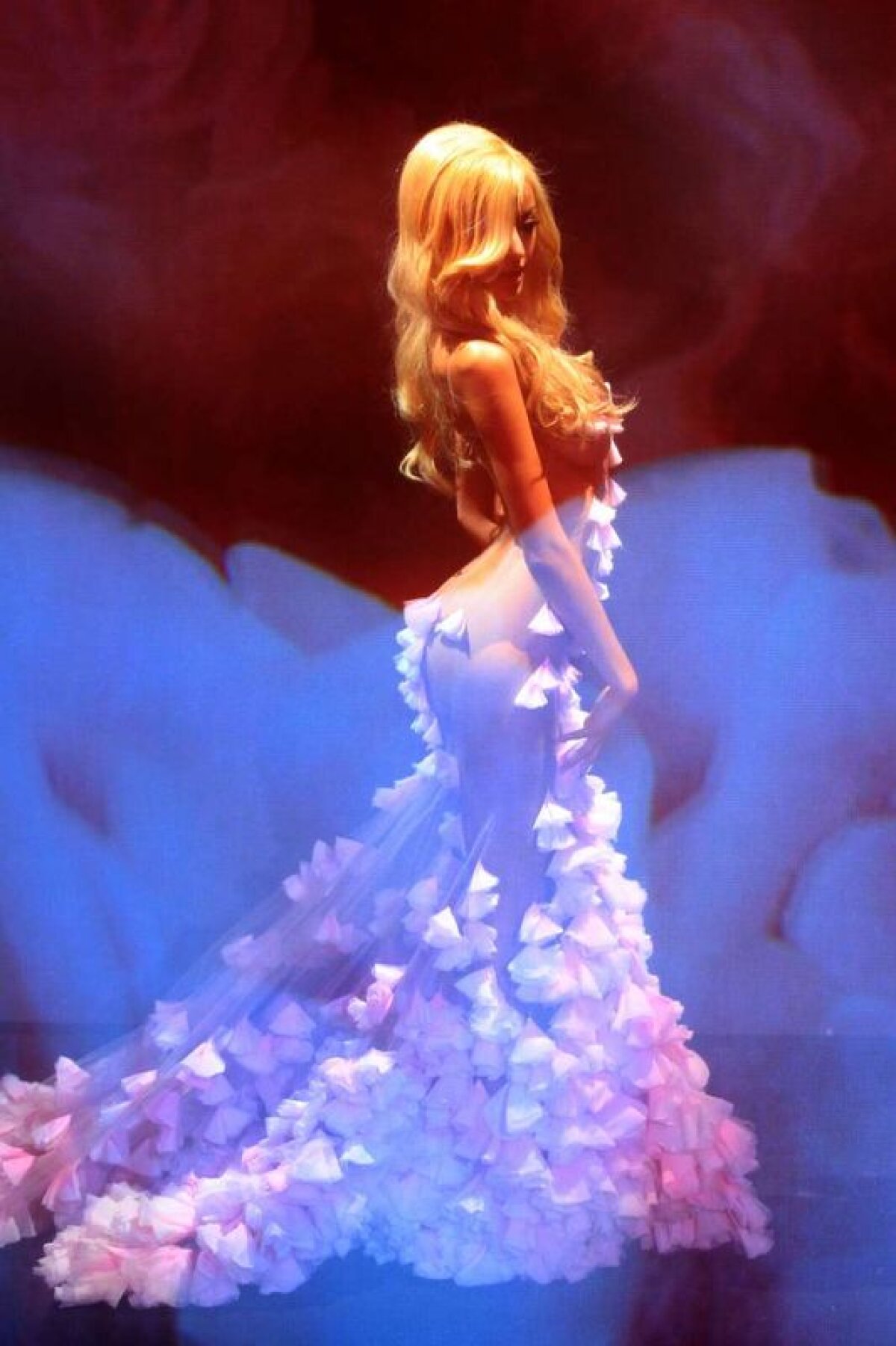 FOTO Escorta care a întreţinut relaţii sexuale cu Ribery cînd era minoră a defilat în ţinută lejeră