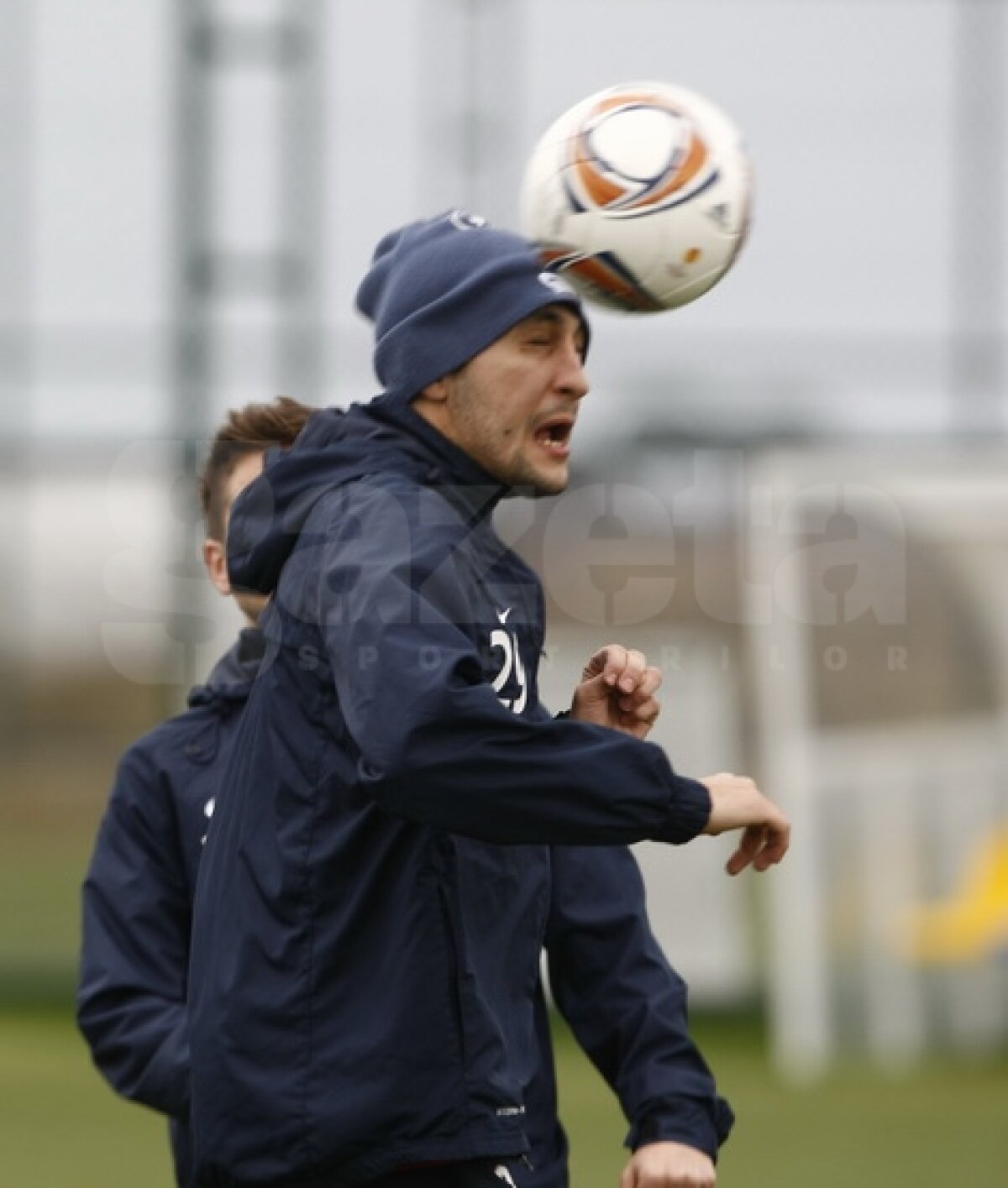 FOTO Ilie Stan îi pregăteşte de meciuri » Mingea a redevenit partenera steliştilor la antrenamente