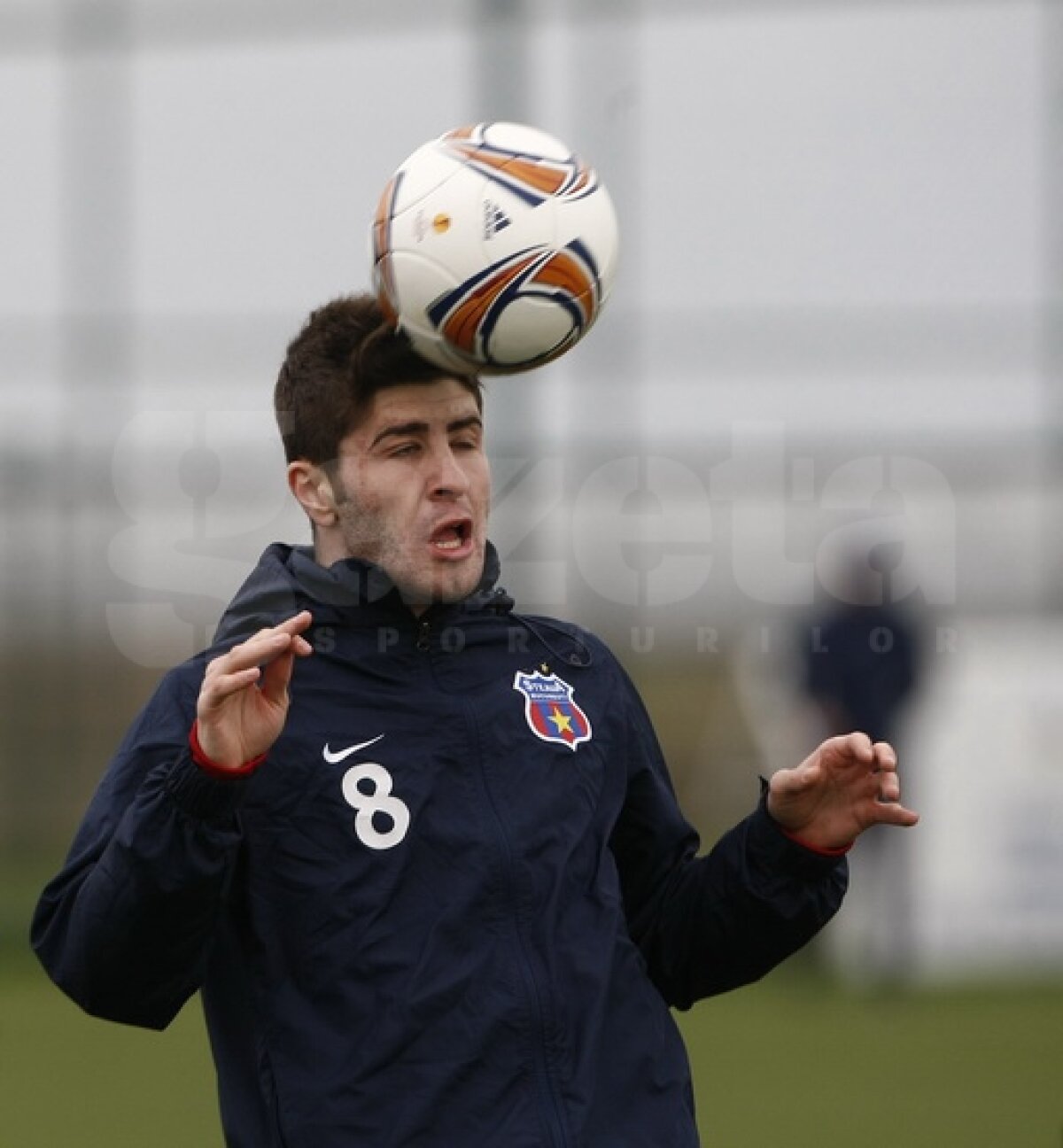 FOTO Ilie Stan îi pregăteşte de meciuri » Mingea a redevenit partenera steliştilor la antrenamente