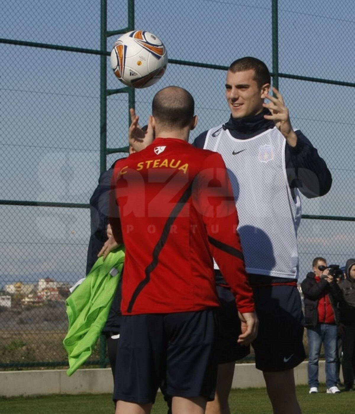 FOTO Soarele le-a adus un cadou steliştilor » Antrenament exclusiv cu mingea