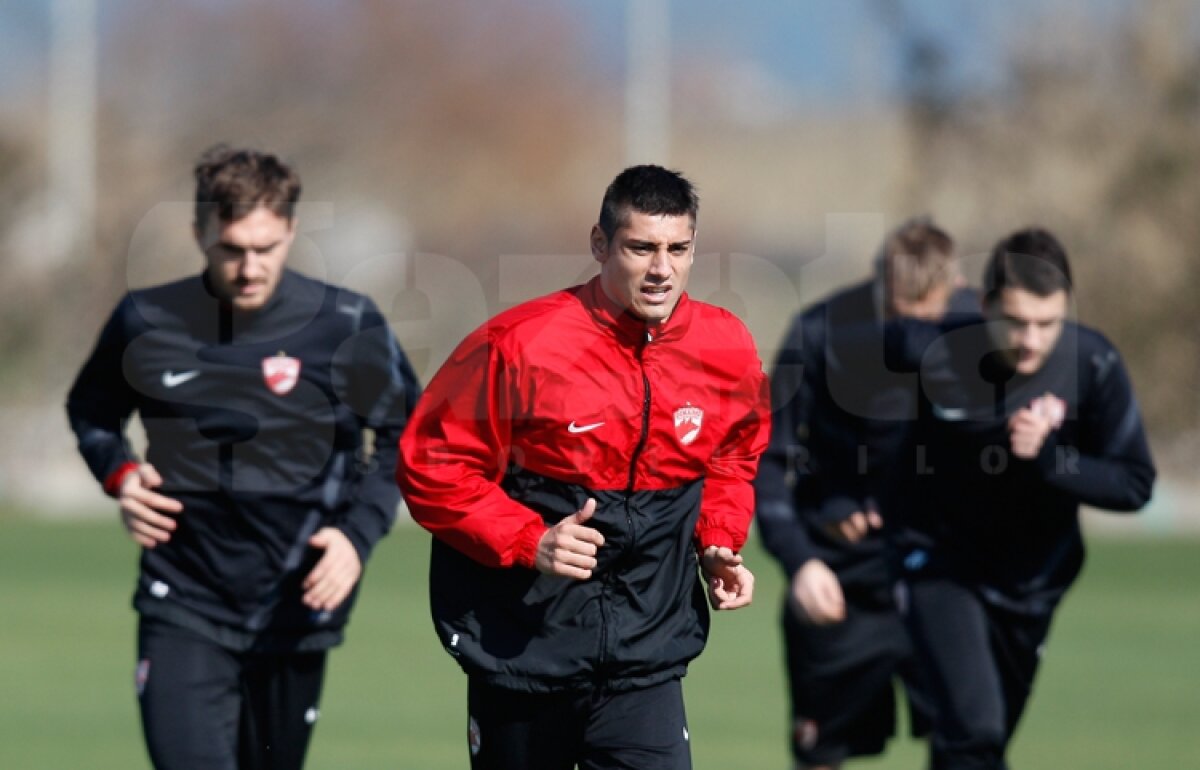 GALERIE FOTO Antrenament la baionetă în cantonamentul cîinilor