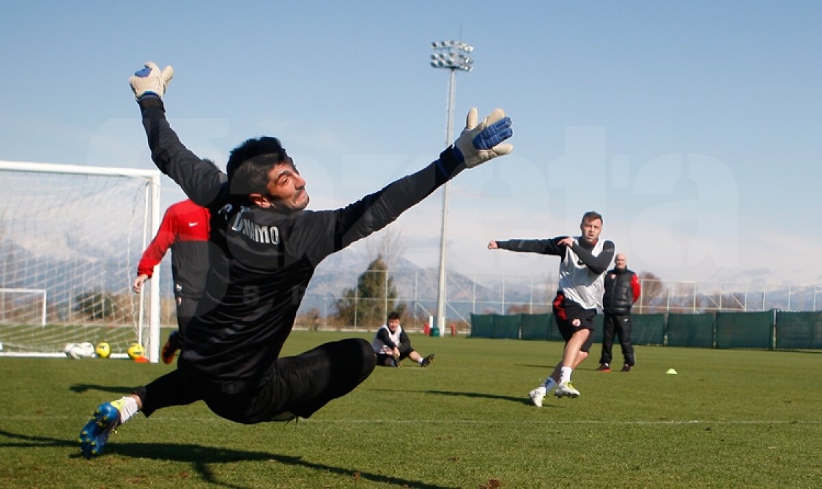 GALERIE FOTO Antrenament la baionetă în cantonamentul cîinilor