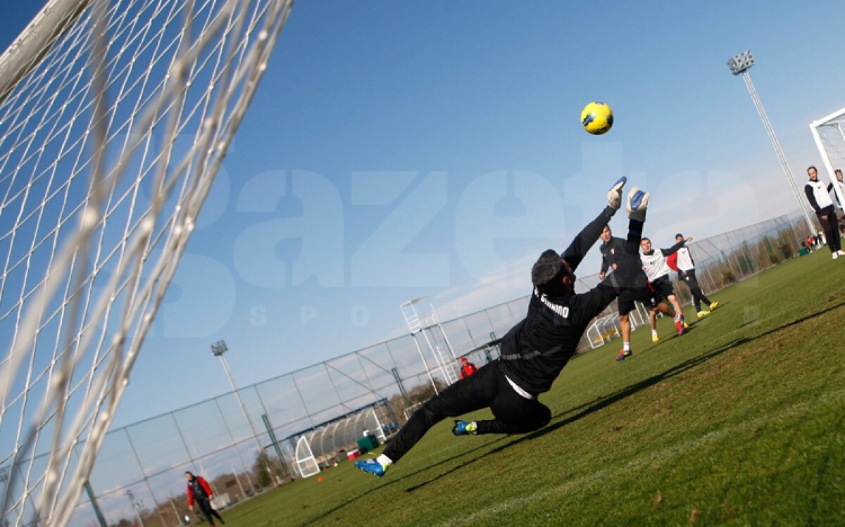 GALERIE FOTO Antrenament la baionetă în cantonamentul cîinilor