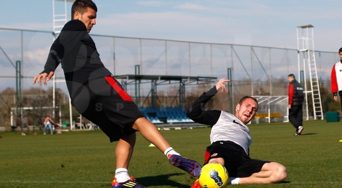 GALERIE FOTO Antrenament la baionetă în cantonamentul cîinilor