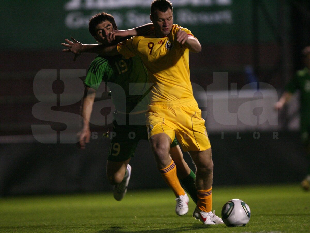 FOTO Niculae şi Tănase reuşesc "dubla" în România - Turkmenistan 4-0