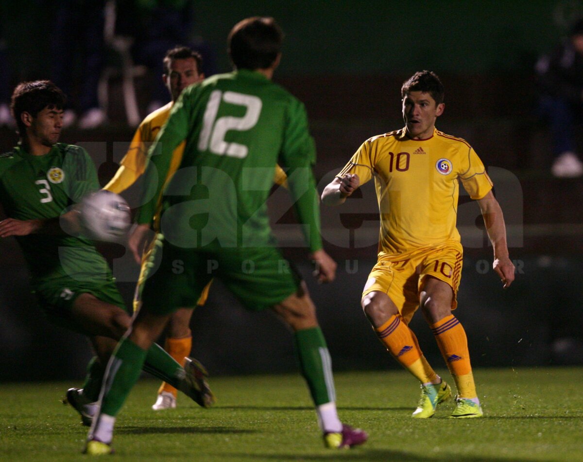 FOTO Niculae şi Tănase reuşesc "dubla" în România - Turkmenistan 4-0