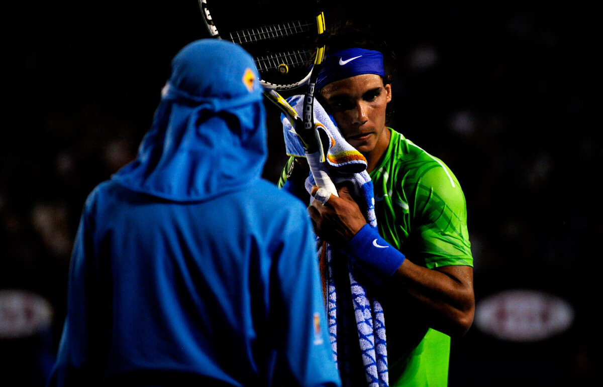 Novak Djokovici îl frînge pe Rafael Nadal în cel mai lung meci din istoria Australian Open! 5-7, 6-4, 6-2, 6-7 (5), 7-5