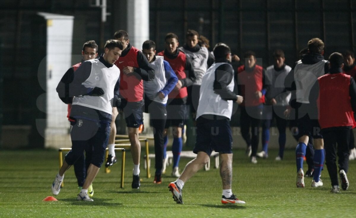 FOTO Antrenament lejer pentru stelişti » Ilie Stan i-a pregătit pentru meciul de mîine cu Legia