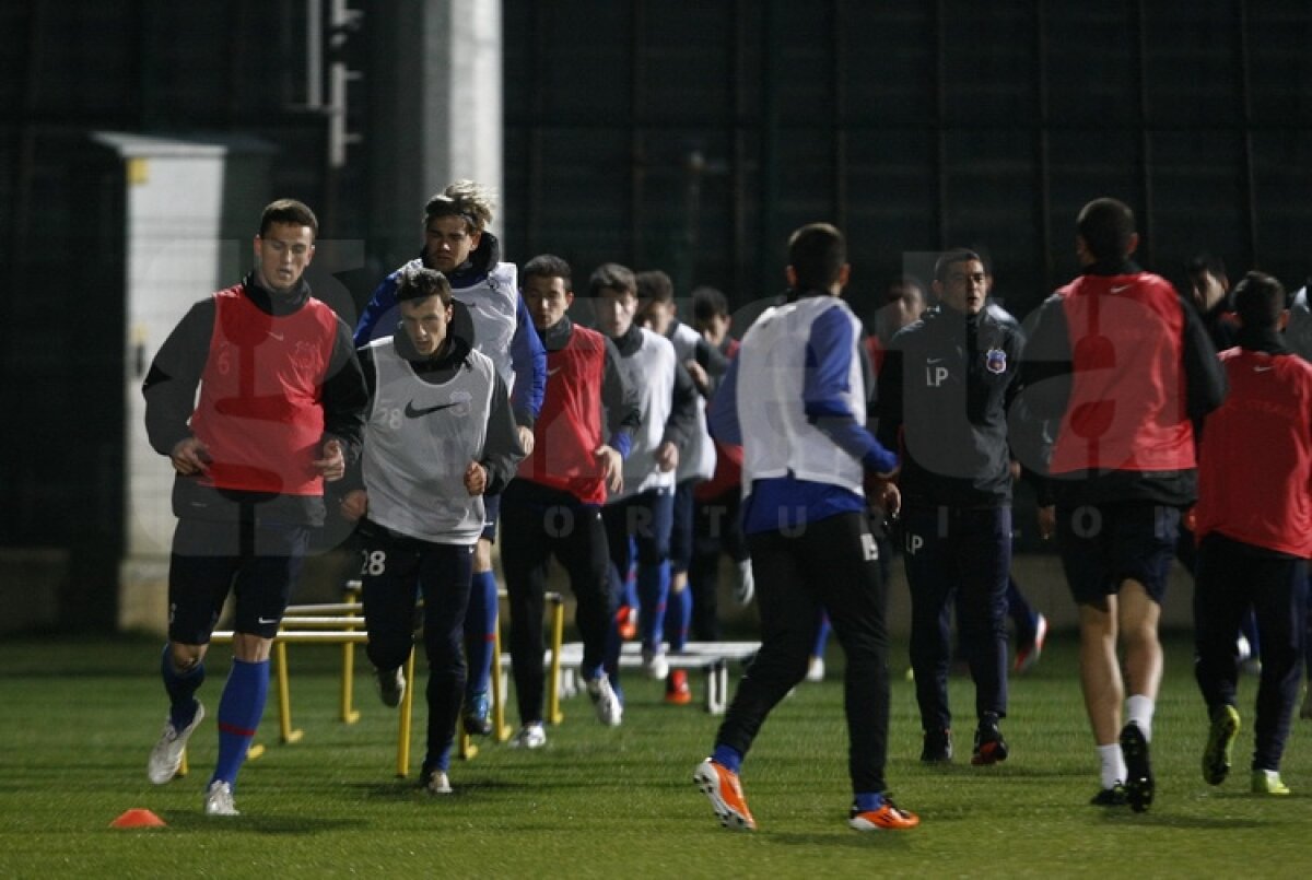 FOTO Antrenament lejer pentru stelişti » Ilie Stan i-a pregătit pentru meciul de mîine cu Legia