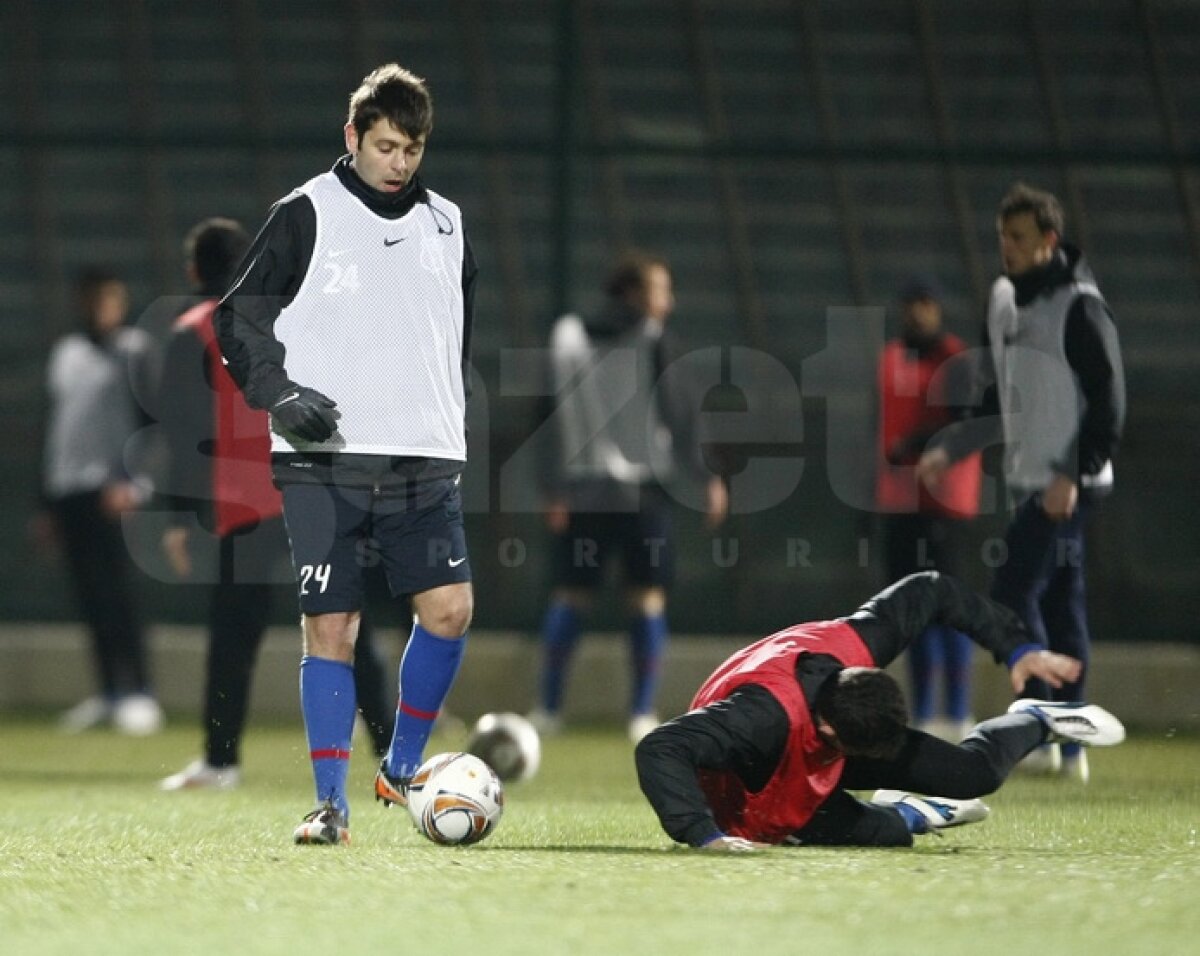 FOTO Antrenament lejer pentru stelişti » Ilie Stan i-a pregătit pentru meciul de mîine cu Legia