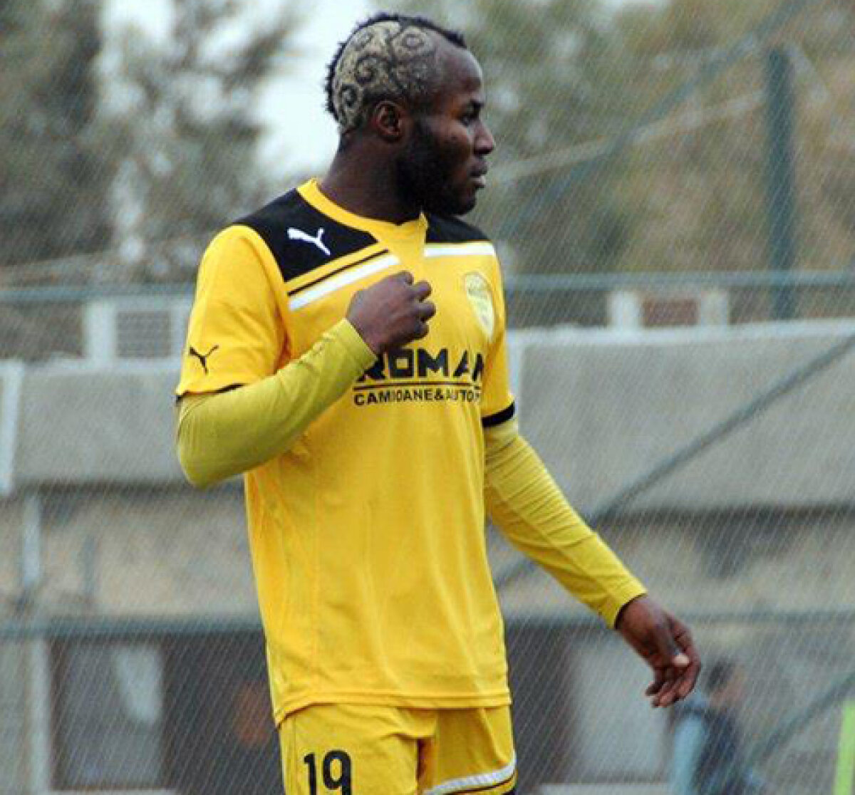 FOTO » Şumudică face orice ca să cîştige » Braşovul a jucat 3 minute cu 12 jucători contra lui Belchatow :D