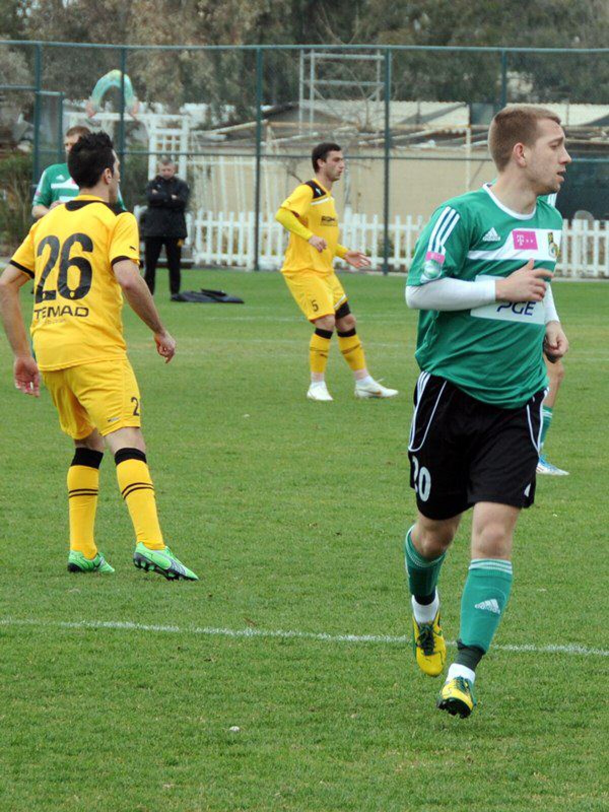 FOTO » Şumudică face orice ca să cîştige » Braşovul a jucat 3 minute cu 12 jucători contra lui Belchatow :D