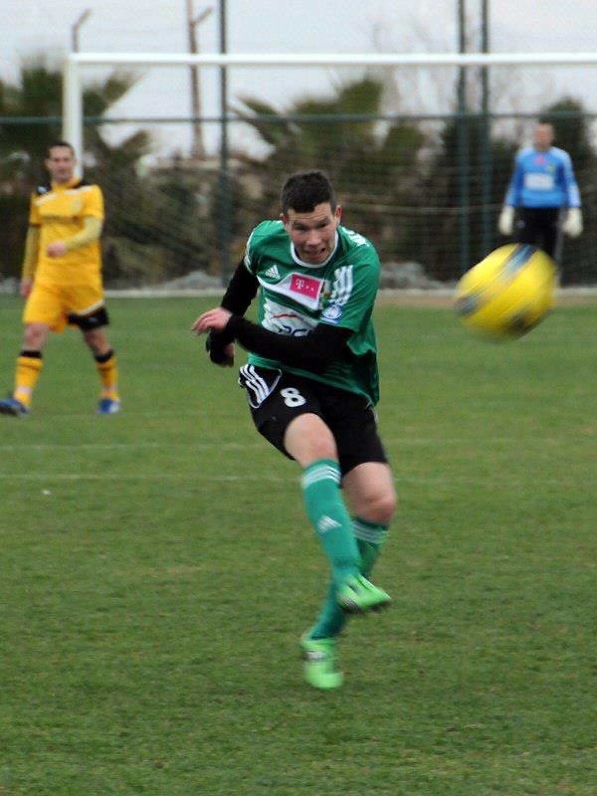 FOTO » Şumudică face orice ca să cîştige » Braşovul a jucat 3 minute cu 12 jucători contra lui Belchatow :D