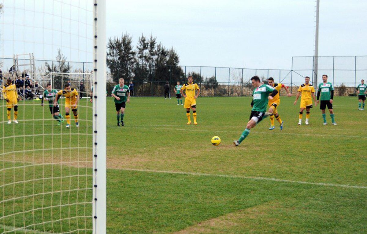 FOTO » Şumudică face orice ca să cîştige » Braşovul a jucat 3 minute cu 12 jucători contra lui Belchatow :D