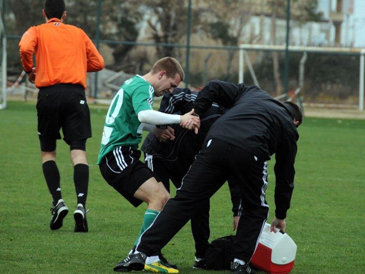 FOTO » Şumudică face orice ca să cîştige » Braşovul a jucat 3 minute cu 12 jucători contra lui Belchatow :D