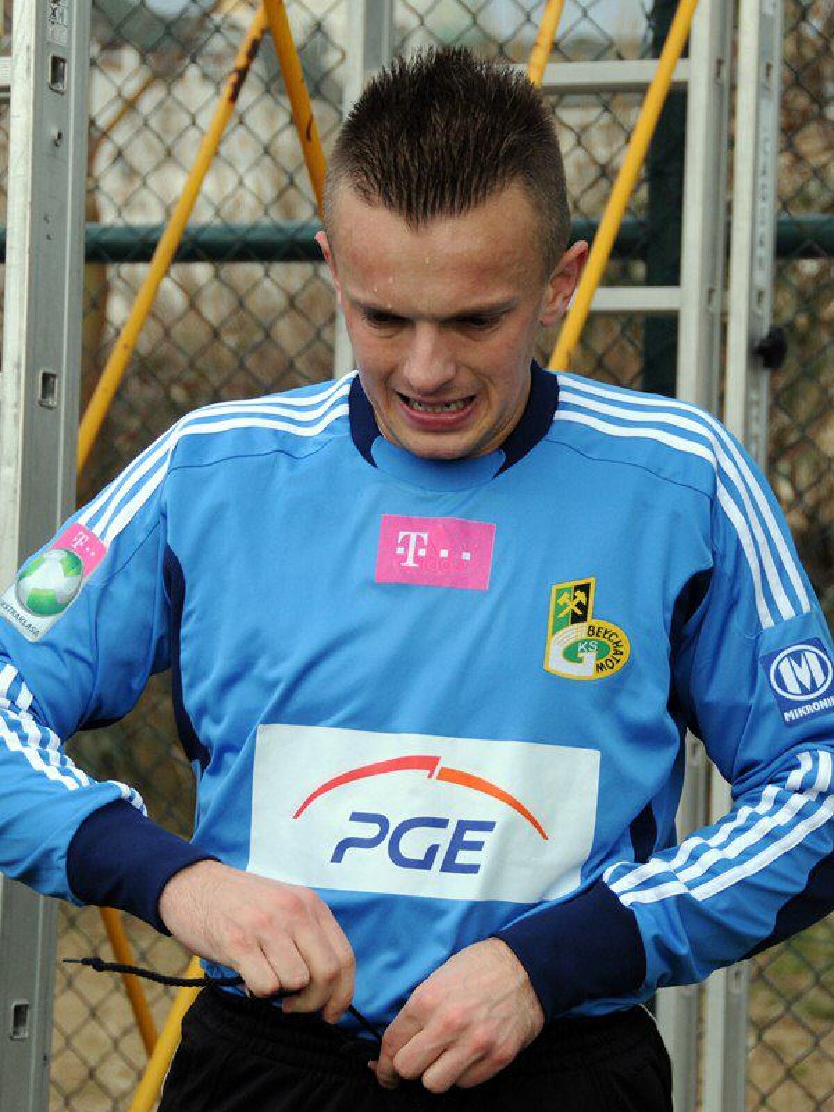 FOTO » Şumudică face orice ca să cîştige » Braşovul a jucat 3 minute cu 12 jucători contra lui Belchatow :D