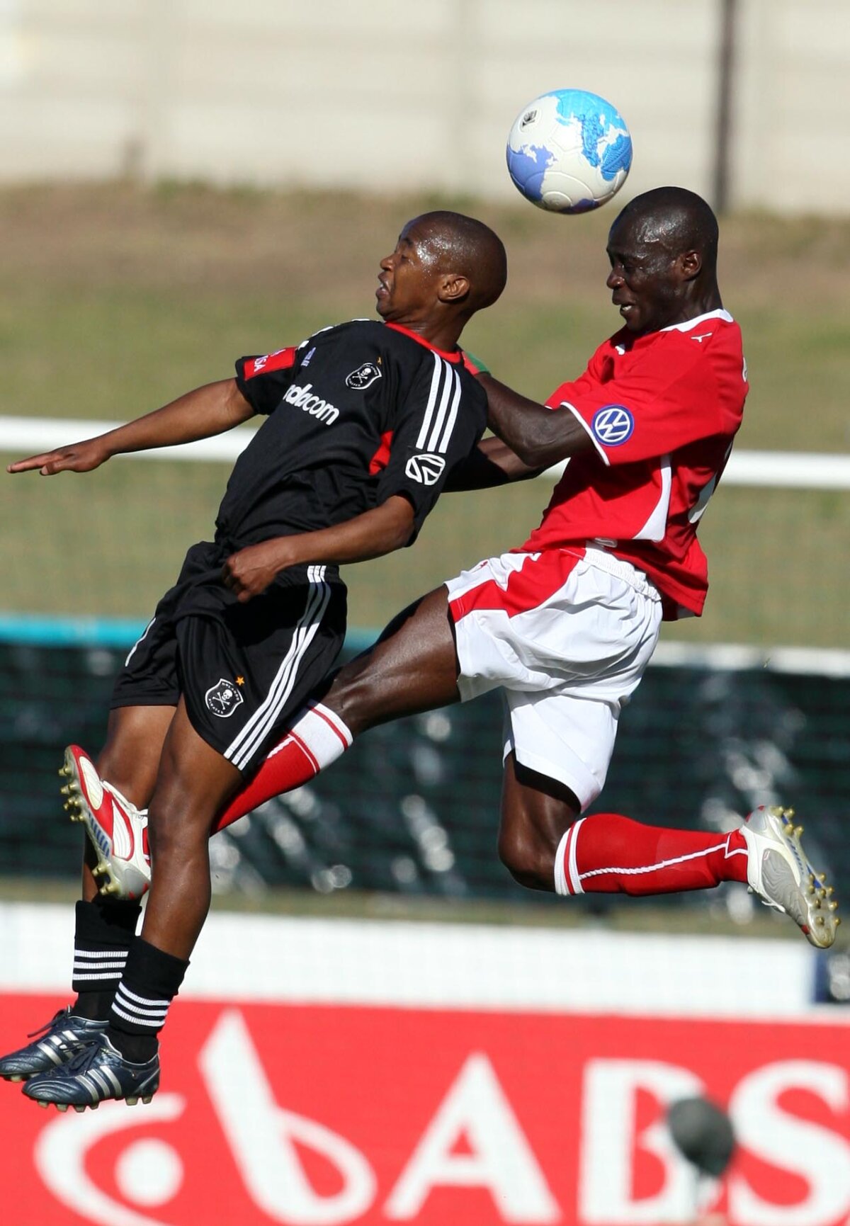 EXCLUSIV Un camerunez în locul lui Diabate » Ebongue va fi testat de Liviu Ciobotariu