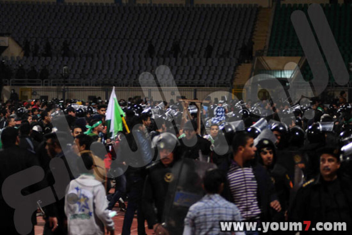 FOTO & VIDEO O nouă tragedie în fotbal! 73 de oameni au murit la un meci din Egipt!