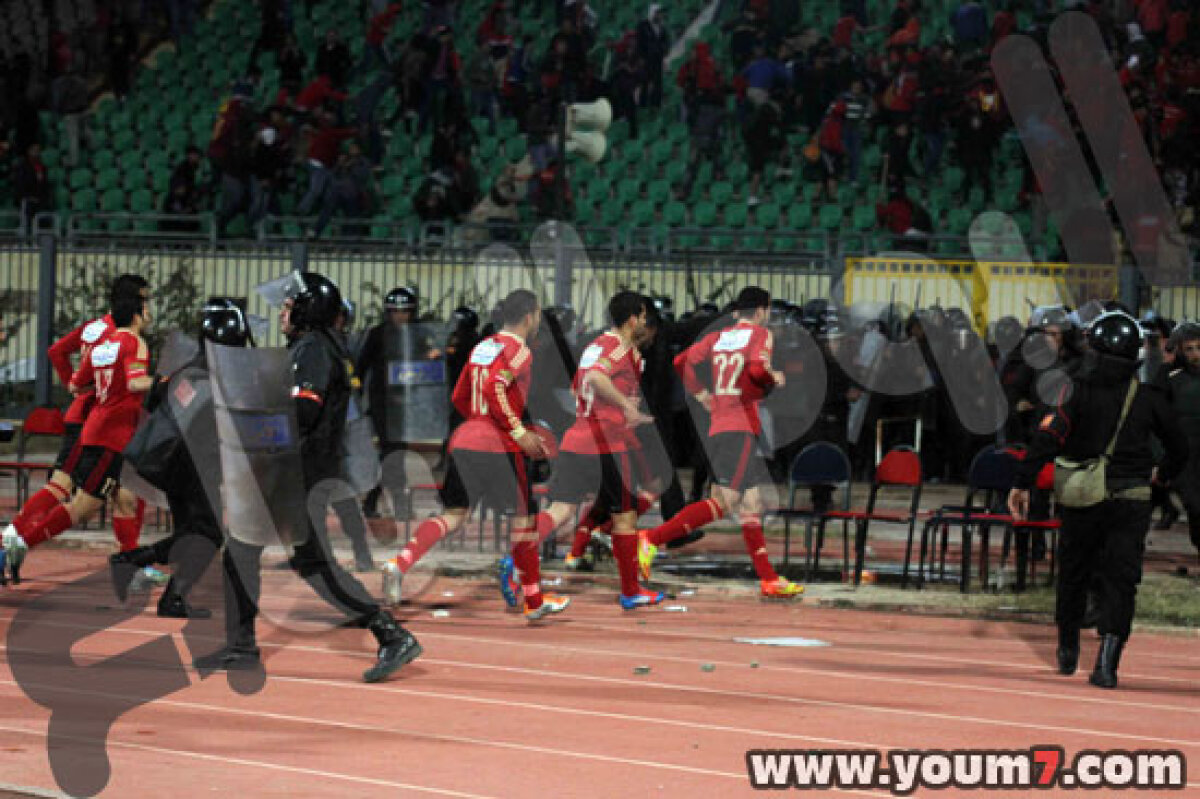 FOTO & VIDEO O nouă tragedie în fotbal! 73 de oameni au murit la un meci din Egipt!