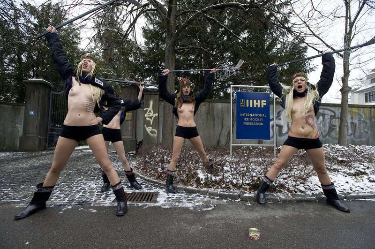 GALERIE FOTO Protest la -20°C împotriva Belarusului » La bustul gol din solidaritate slavă