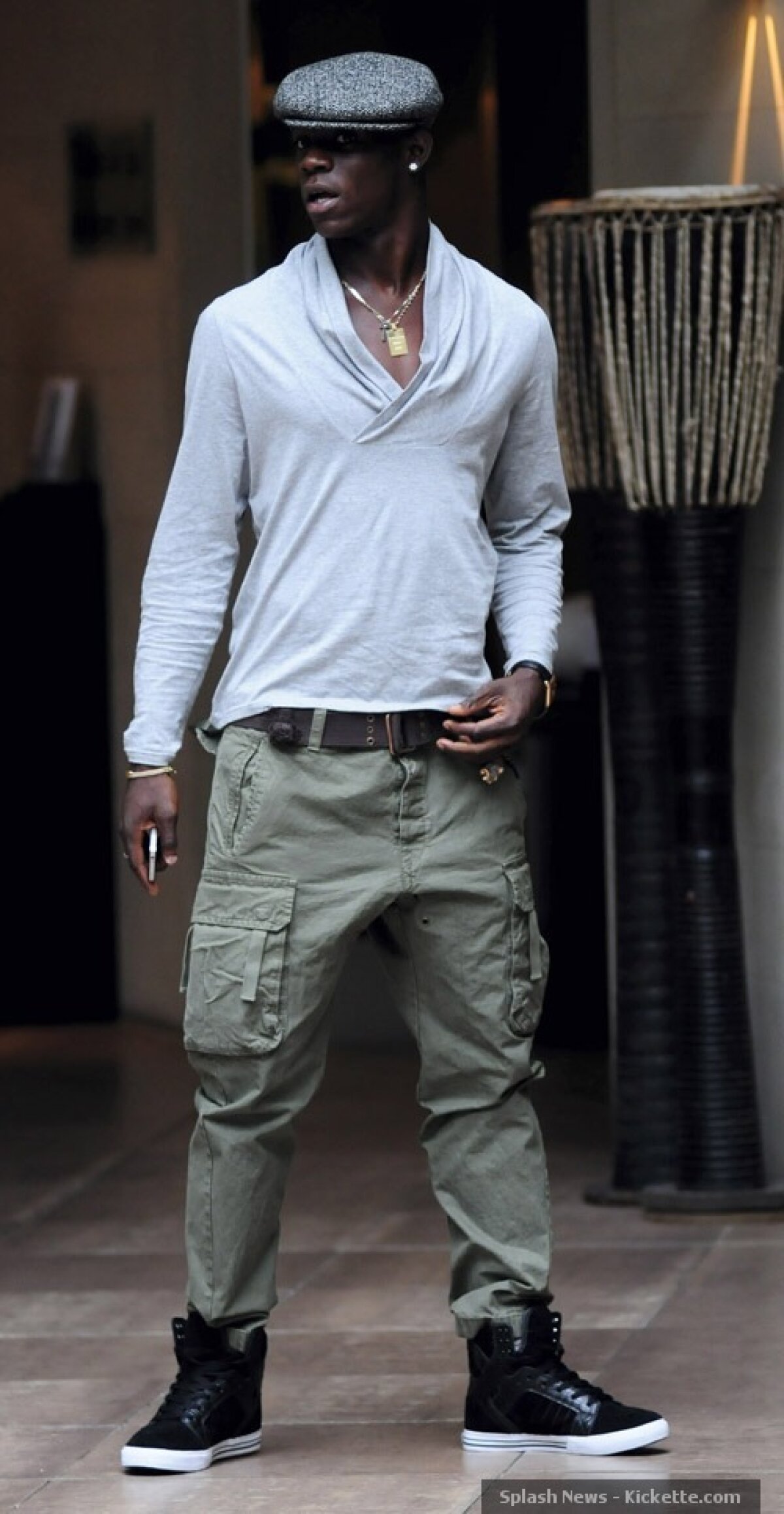 Cool-Mario Balotelli, printre cel mai bine îmbrăcaţi oameni din Marea Britanie!