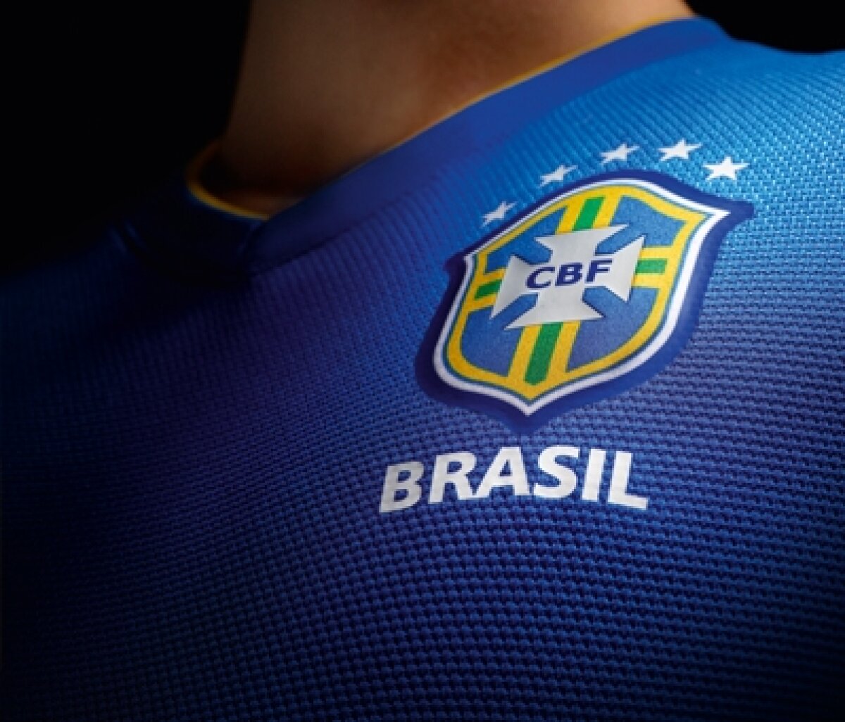 FOTO&VIDEO Jeitinho Brasilerio » Pato şi Neymar au prezentat noul echipament al Braziliei