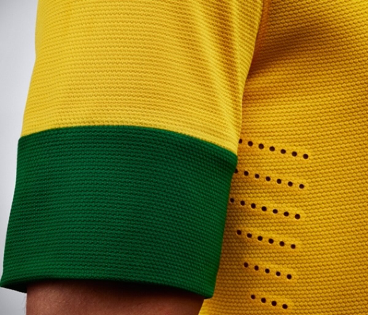 FOTO&VIDEO Jeitinho Brasilerio » Pato şi Neymar au prezentat noul echipament al Braziliei