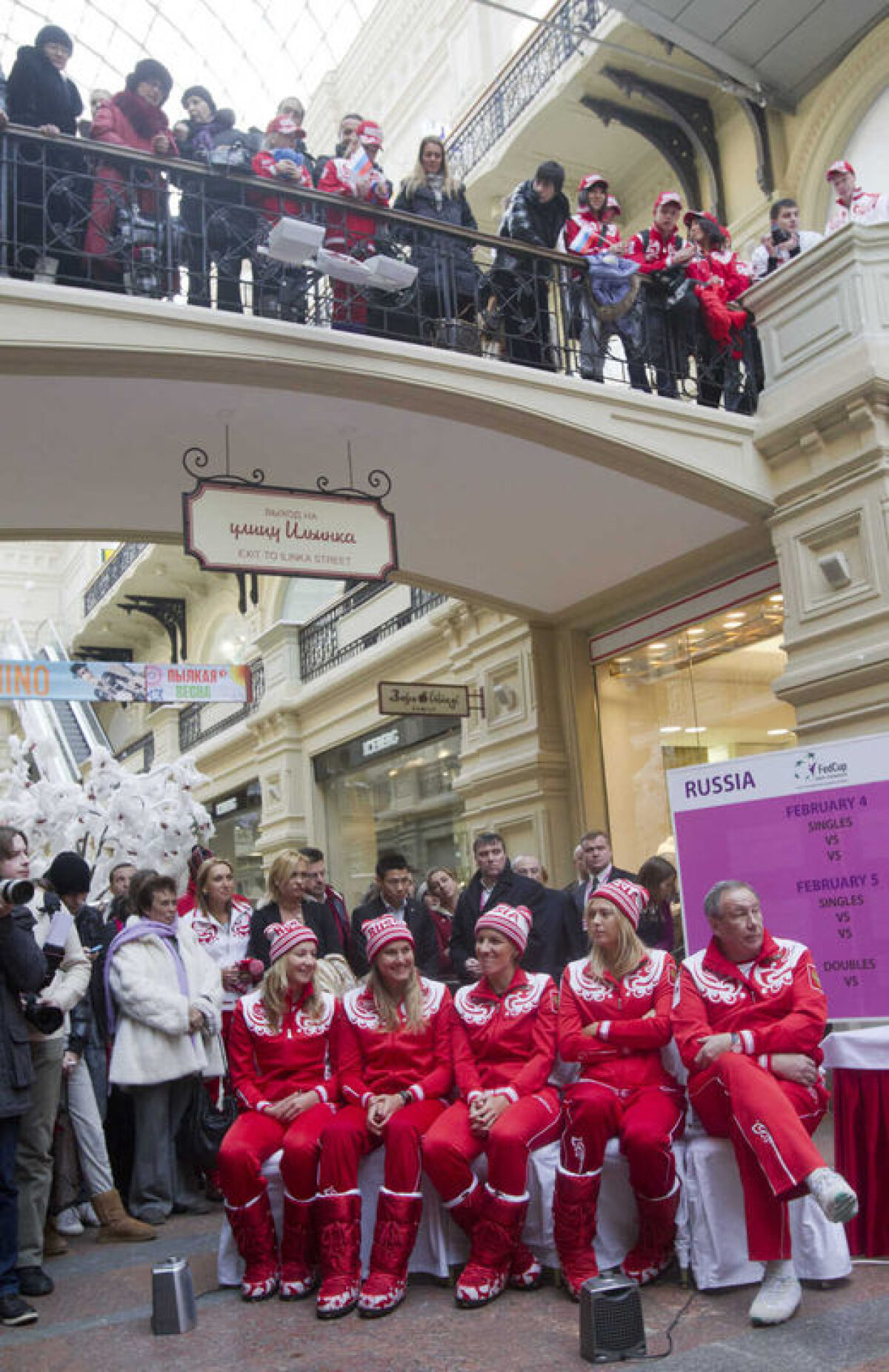 GALERIE FOTO Şarapova a animat Moscova: irezistibilă pînă şi-n Piaţa Roşie