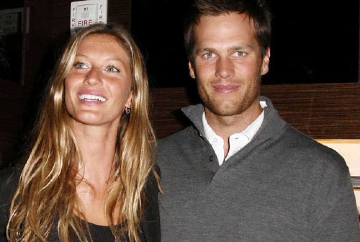 GALERIE FOTO Duelul starurilor: Brady contra Manning, fiecare cu blonda lui. A cui e mai simpatică?