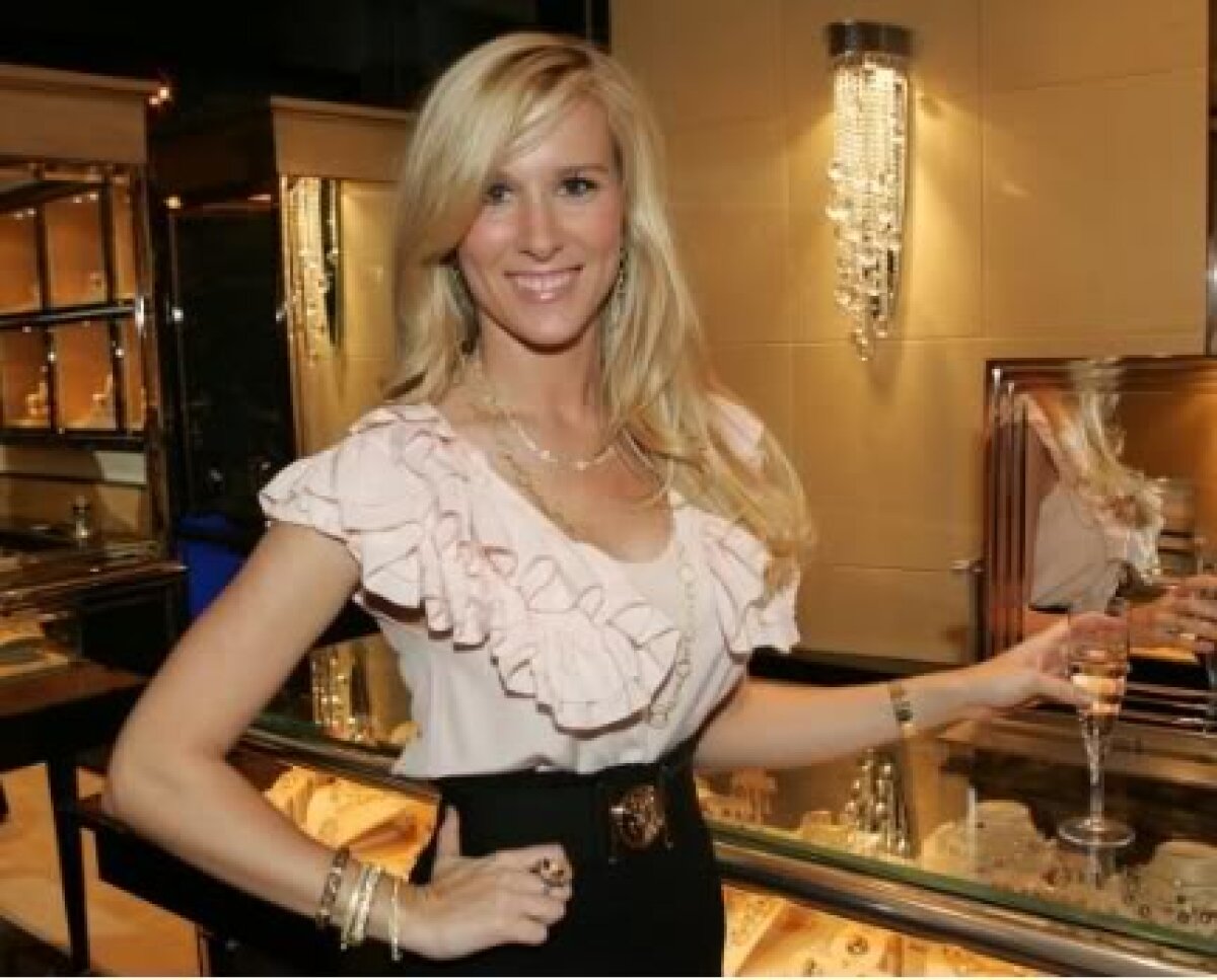 GALERIE FOTO Duelul starurilor: Brady contra Manning, fiecare cu blonda lui. A cui e mai simpatică?