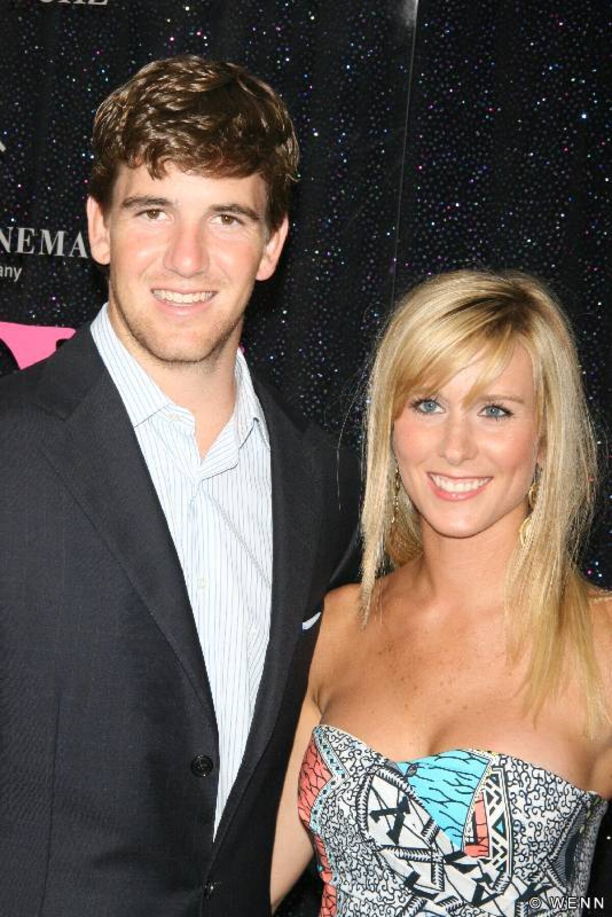 GALERIE FOTO Duelul starurilor: Brady contra Manning, fiecare cu blonda lui. A cui e mai simpatică?