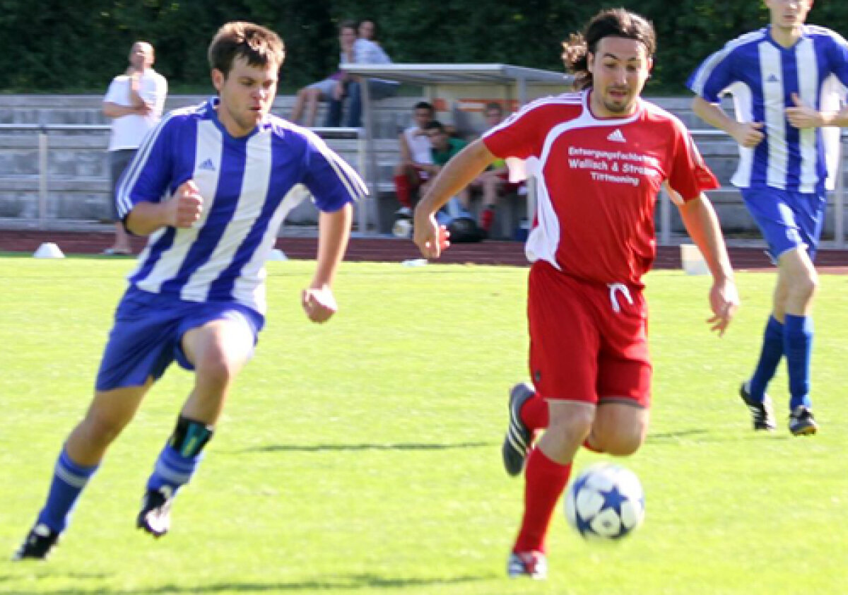 GALERIE FOTO Există fotbal şi în Liga a 12-a! » Aventura unui fotbalist român în Germania