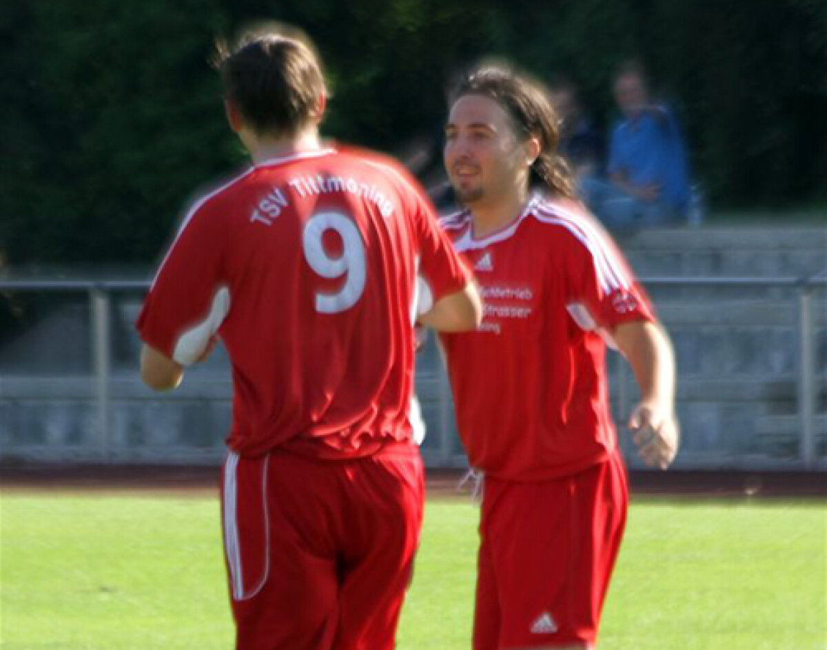 GALERIE FOTO Există fotbal şi în Liga a 12-a! » Aventura unui fotbalist român în Germania