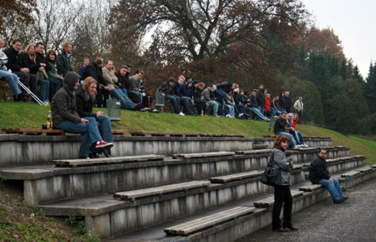 GALERIE FOTO Există fotbal şi în Liga a 12-a! » Aventura unui fotbalist român în Germania