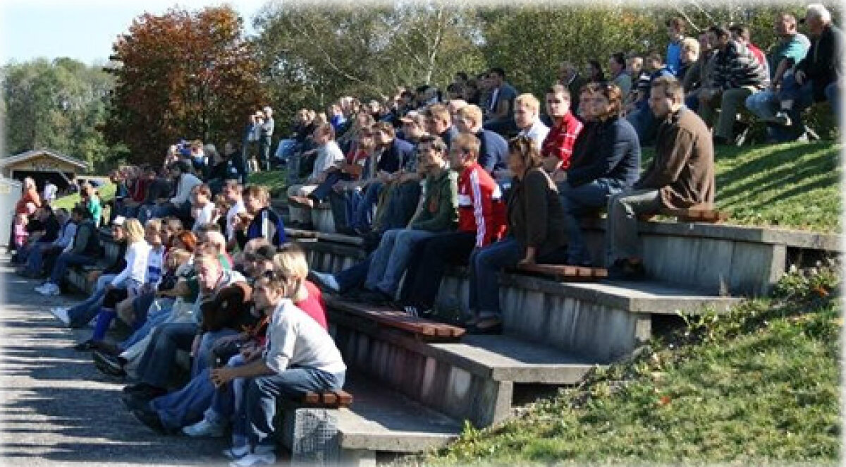 GALERIE FOTO Există fotbal şi în Liga a 12-a! » Aventura unui fotbalist român în Germania