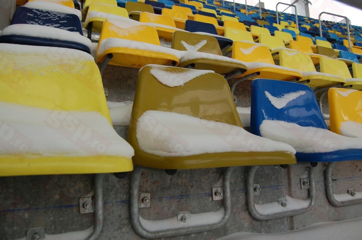 GALERIE FOTO / Probleme pentru Steaua » Gazonul de pe Naţional Arena arată GROAZNIC!