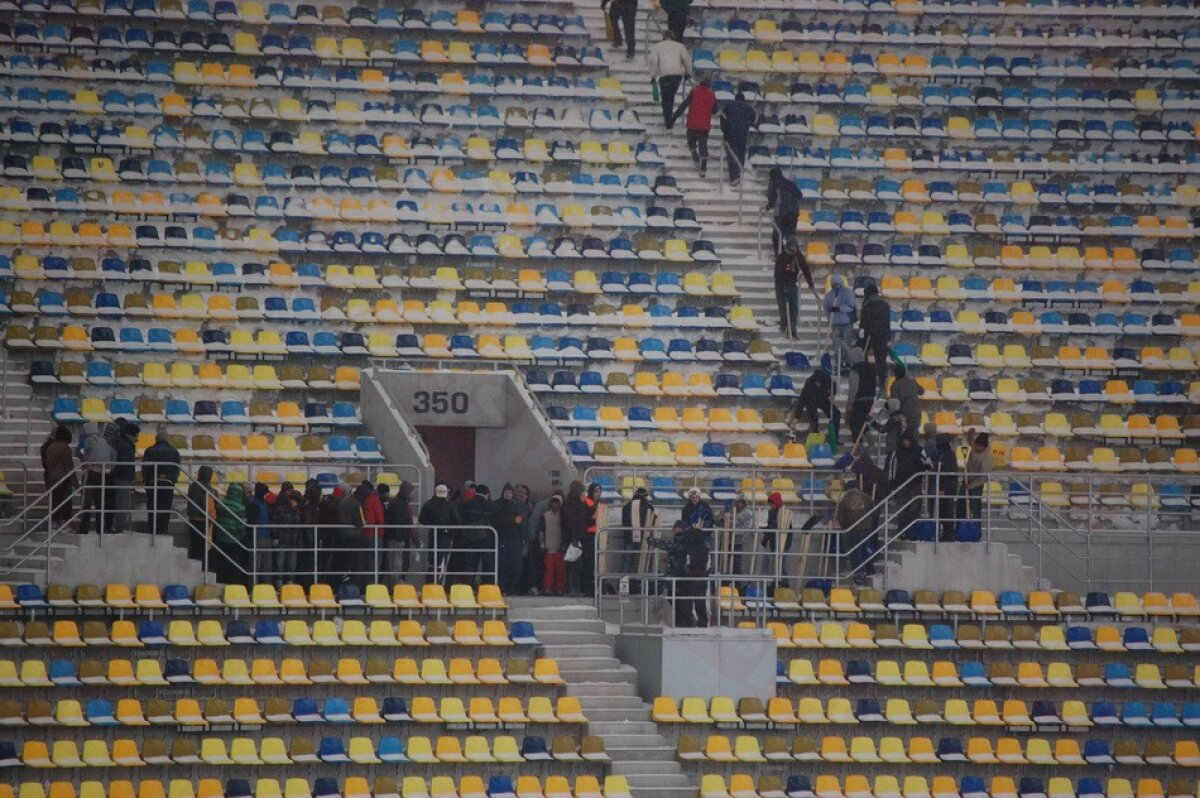 GALERIE FOTO / Probleme pentru Steaua » Gazonul de pe Naţional Arena arată GROAZNIC!