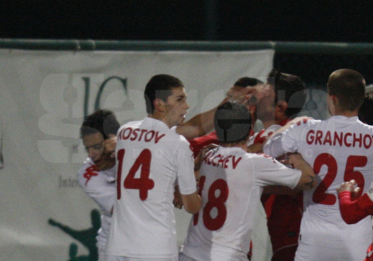 Pumni şi picioare în amicalul lui Dinamo. Rus şi Platini, eliminaţi