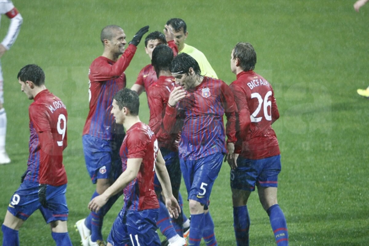 I-a oprit ploaia » Steaua a cîştigat repriza cu Debrecen, 1-0, şi o aşteaptă pe Twente