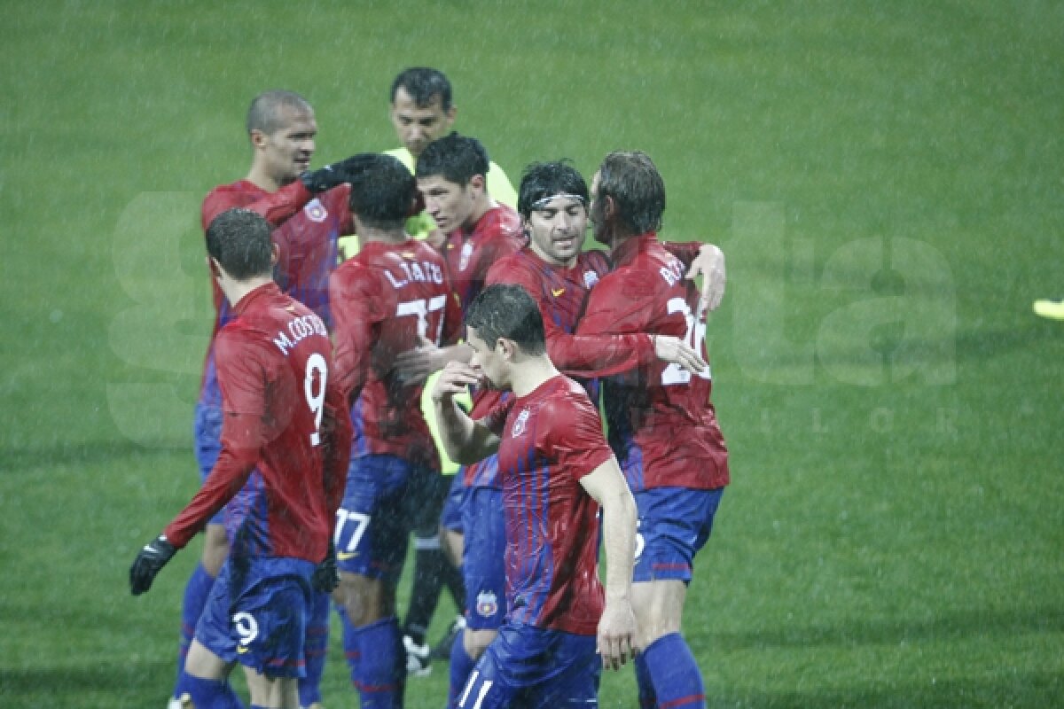 I-a oprit ploaia » Steaua a cîştigat repriza cu Debrecen, 1-0, şi o aşteaptă pe Twente